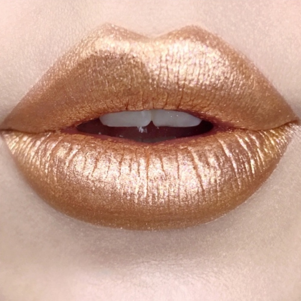 🧸 Kat Von D EverLasting Glimmer Veil Lipstick